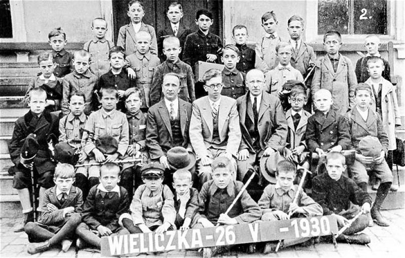 1932-školska slika, Karol Woytila je drugi red sasvim lijevo